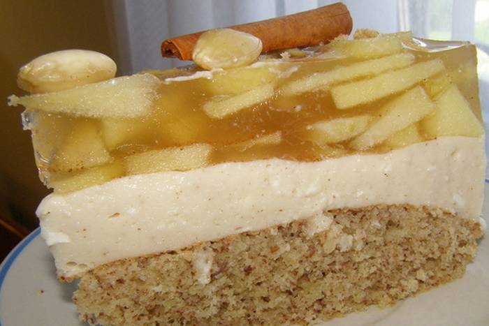 JESENSKA TORTA: Miriše na jabuke, cimet i bademe, s kremom od sira…