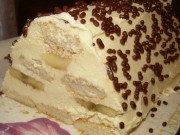 KOLAČ S BANANAMA: Fina kremasta poslastica gotova za tren, bez pečenja