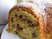 JEDNOSTAVNI KUGLOF s bananama i komadićima čokolade