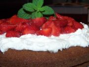 KOLAČ S JAGODAMA: Još jedan fini sezonski desert KOLAČ S JAGODAMA: Još jedan fini sezonski desert