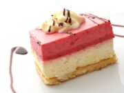 DVOBOJNE ŠNITE S JAGODAMA: Fini voćni desert, idealan za vruće ljetne dane DVOBOJNE ŠNITE S JAGODAMA: Fini voćni desert, idealan za vruće ljetne dane