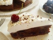 ČOKOLADNA TORTA S TREŠNJAMA: Iskoristite sezonsko voće i probajte nešto novo Čokoladna torta s trešnjama