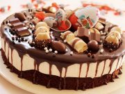 TKO BI JOJ MOGAO ODOLJETI? Brownie torta s bijelom čokoladom i Kinder dekoracijom Brownie torta s bijelom čokoladom i Kinder dekoracijom