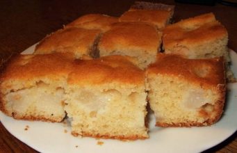 BRZI KOLAČ S KRUŠKAMA: Jednostavan i ukusan, idealan za popodnevnu kavicu Brzi kolač s kruškama