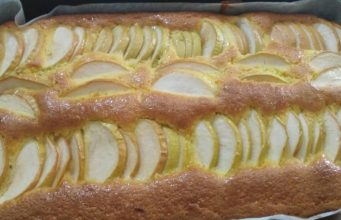 RECEPT KOJI ĆE VAS ODUŠEVITI: Mirisni kolač s jabukama, brz za pripremu i veoma jeftin Mirinsni kolač s jabukama