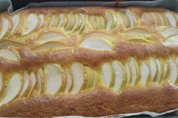 Mirinsni kolač s jabukama