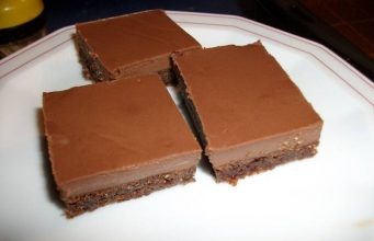 ČOKO-BOMBA KOLAČ: Ako ste ljubitelj čokolade, ovo morate probati! Čoko-bomba kolač