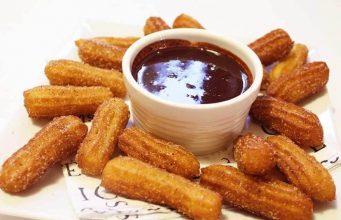 CHURROS – HRSKAVI ŠPANJOLSKI UŠTIPCI: Poslužite ih s toplim umakom od čokolade Churros – španjolski uštipci