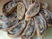 JEDNO TIJESTO – DVIJE ŠTRUDLE: Ako ste zaželjeli domaćih kolača, bogatih orasima i makom JEDNO TIJESTO - DVIJE ŠTRUDLE: Ako ste zaželjeli domaćih kolača, bogatih orasima i makom