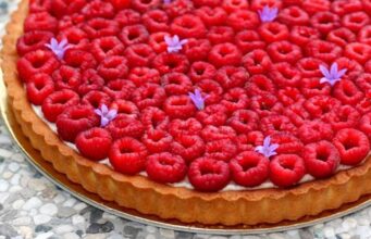 CHEESECAKE MALINA TART: Tri sloja – prhki, kremasti i voćni – neodoljiva su kombinacija CHEESECAKE MALINA TART: Tri sloja – prhki, kremasti i voćni – neodoljiva su kombinacija