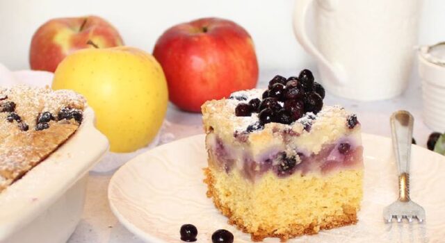 PUDING KOLAČ s jabukama i borovnicama, ukusan i jednostavan za pripremu PUDING KOLAČ s jabukama i borovnicama, ukusan i jednostavan za pripremu