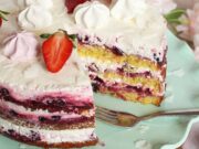 KREMASTA I OSVJEŽAVAJUĆA: Torta od kokosa i šumskog voća