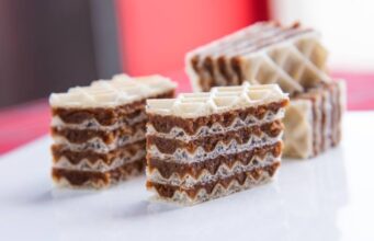 OBLATNE S ČOKOLADOM I PRŽENIM LJEŠNJACIMA: Jednostavan kolač fantastičnog okusa OBLATNE S ČOKOLADOM I PRŽENIM LJEŠNJACIMA: Jednostavan kolač fantastičnog okusa