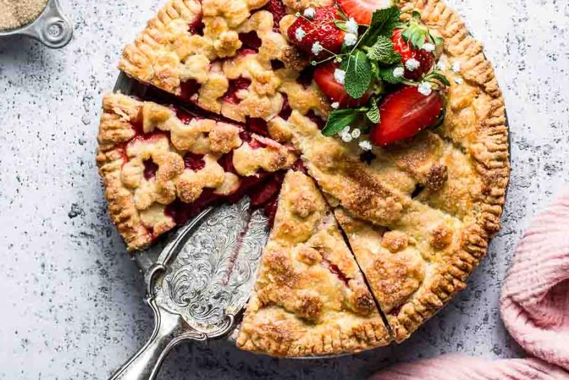 PITA OD JAGODA: Klasična američka pita, sa hrskavom podlogom i svježim jagodama